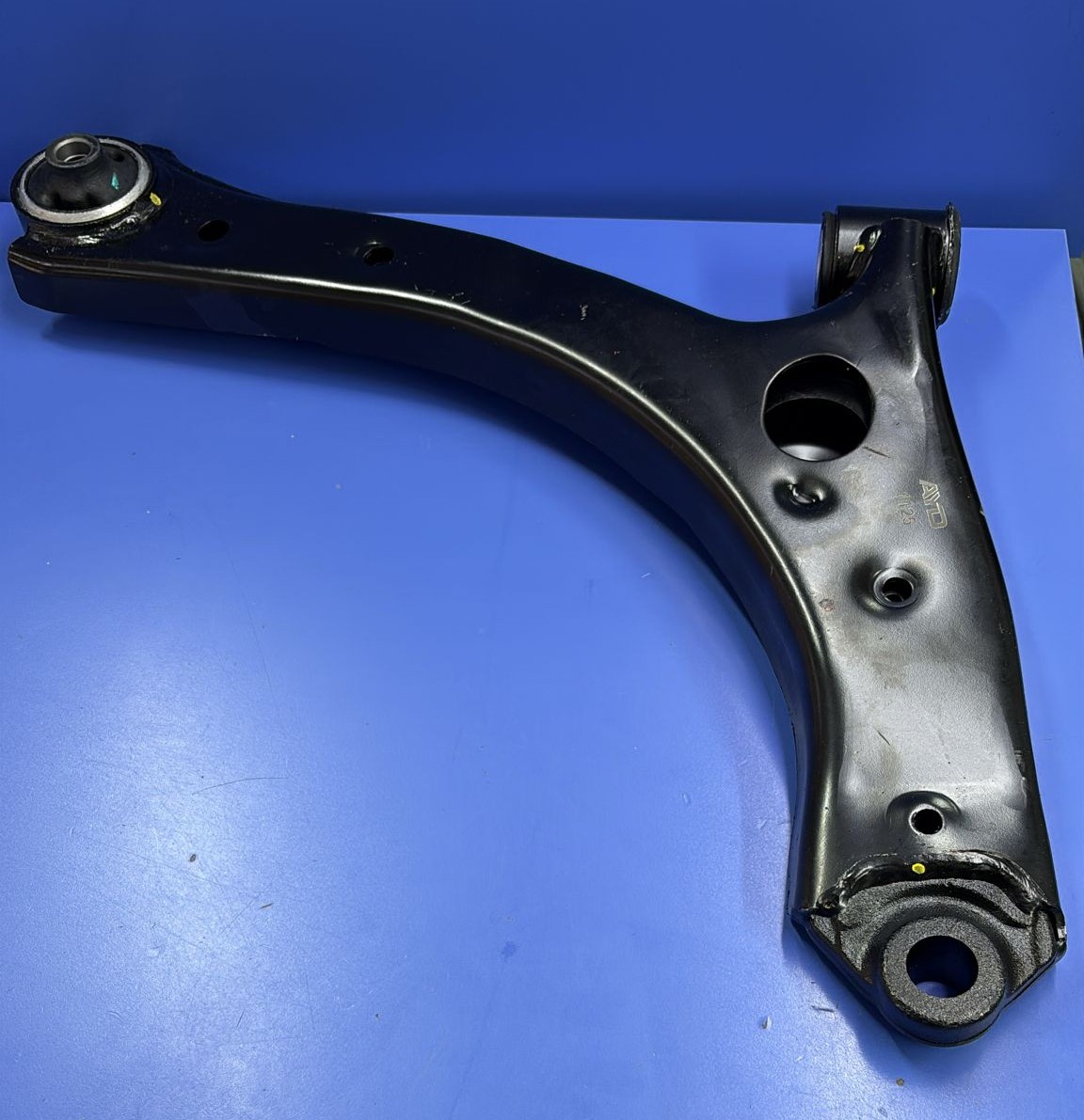 WhatsApp Görsel 2025-12-03 saat 14.43.13_8f2aaf16 Custom 2014 / 2018 Ön Alt Tabla (Salıncak) Sağ İTHAL - Görsel 1